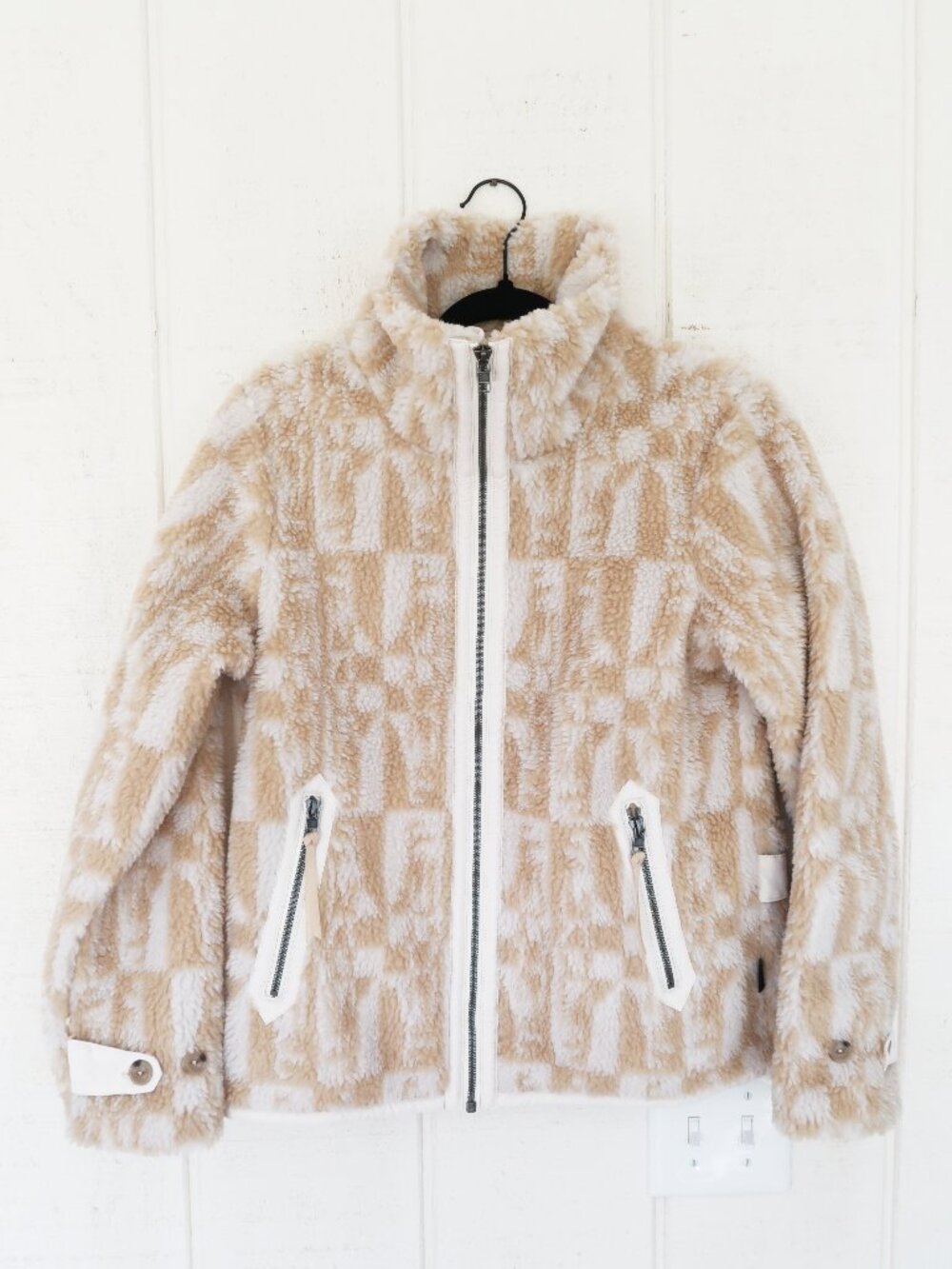 NWT Patagonia Divided Sky High Pile Fleece Jacket Penguin Squawk Natural Small